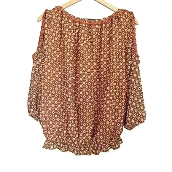 Floral Print Open Shoulder Blouse - Picture 8 of 8